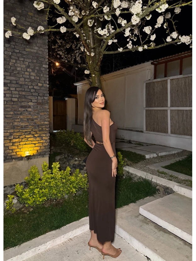 Kahverengi Çift Aksesuarlı Bel Detay Tek Omuz Elbise