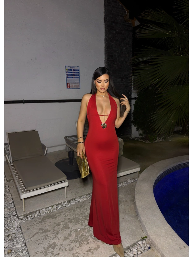 Kırmızı Aksesuarlı Sırt Detay Tasarım Elbise