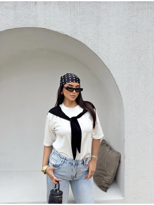 Beyaz Siyah Fularlı Oversize Tshırt