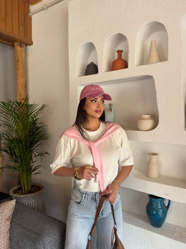Beyaz Pembe Fularlı Oversize Tshırt
