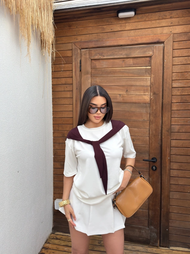 Beyaz Bordo Fularlı Oversize Tshırt