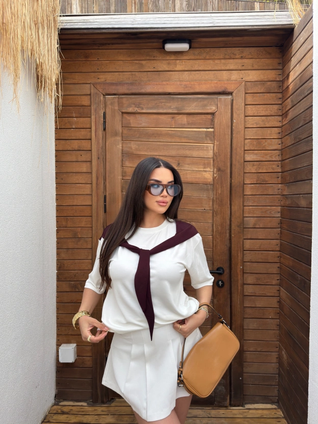 Beyaz Bordo Fularlı Oversize Tshırt