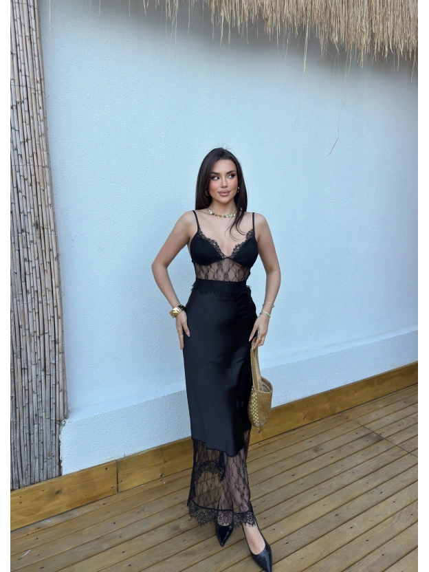 Siyah Askılı Güpür Detay Uzun Saten Elbise