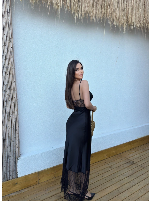 Siyah Askılı Güpür Detay Uzun Saten Elbise