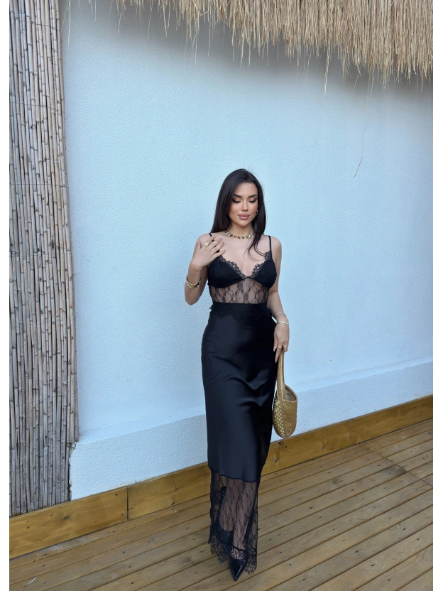 Siyah Askılı Güpür Detay Uzun Saten Elbise