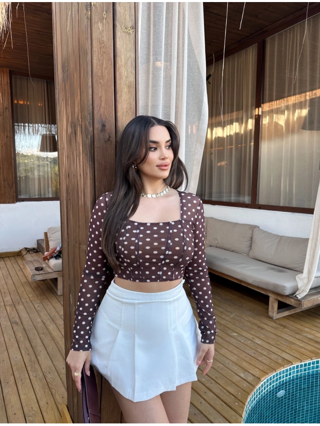 Kahverengi Kare Yaka Puantiyeli Crop