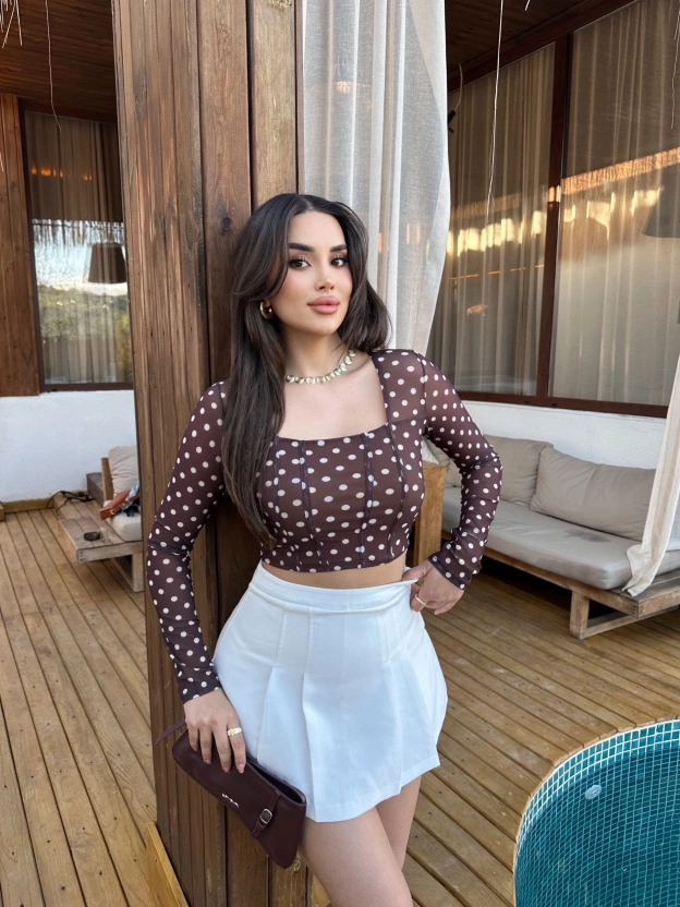 Kahverengi Kare Yaka Puantiyeli Crop