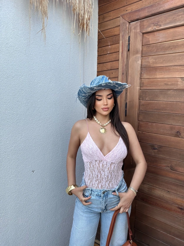 Pembe İp Askılı Dantel Bodysuit