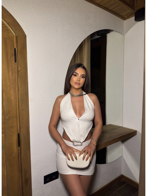 Beyaz Taş Aksesuarlı Tasarım Mini Elbise