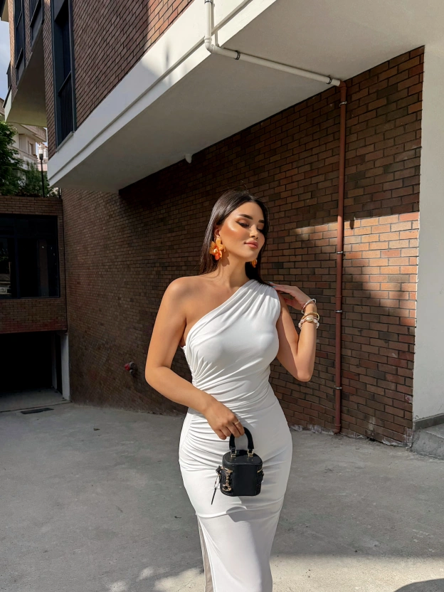 Beyaz Tek Omuz Astarlı Premium Elbise