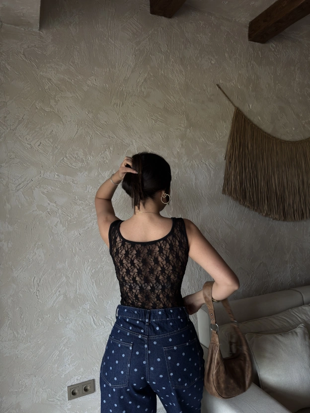 Siyah Bisiklet Yaka Sırt Dantel Crop