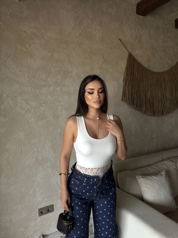 Beyaz Kare Yaka Eteği Dantel Bodysuit
