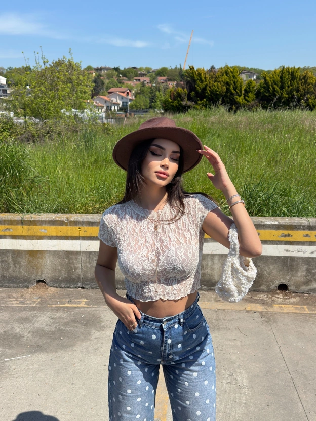 Beyaz Dantel Crop Top