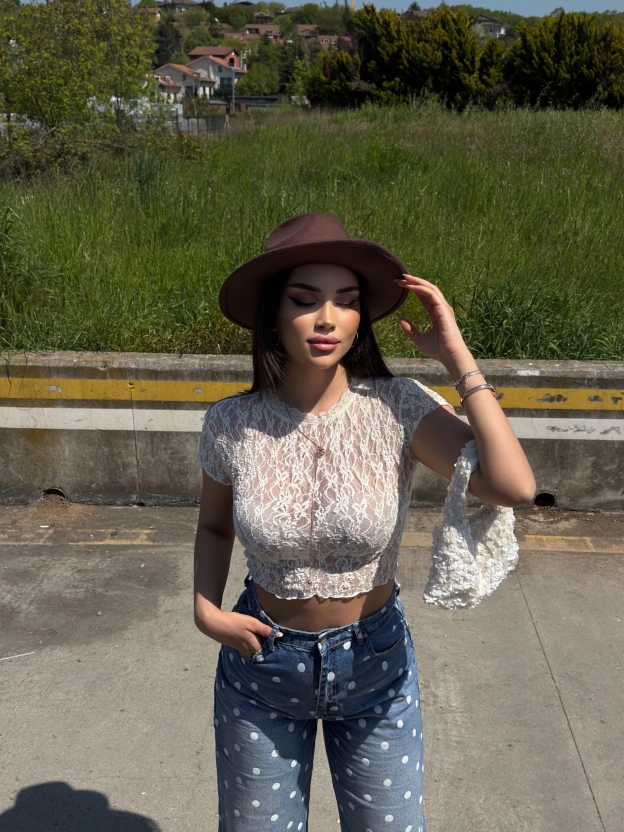 Beyaz Dantel Crop Top