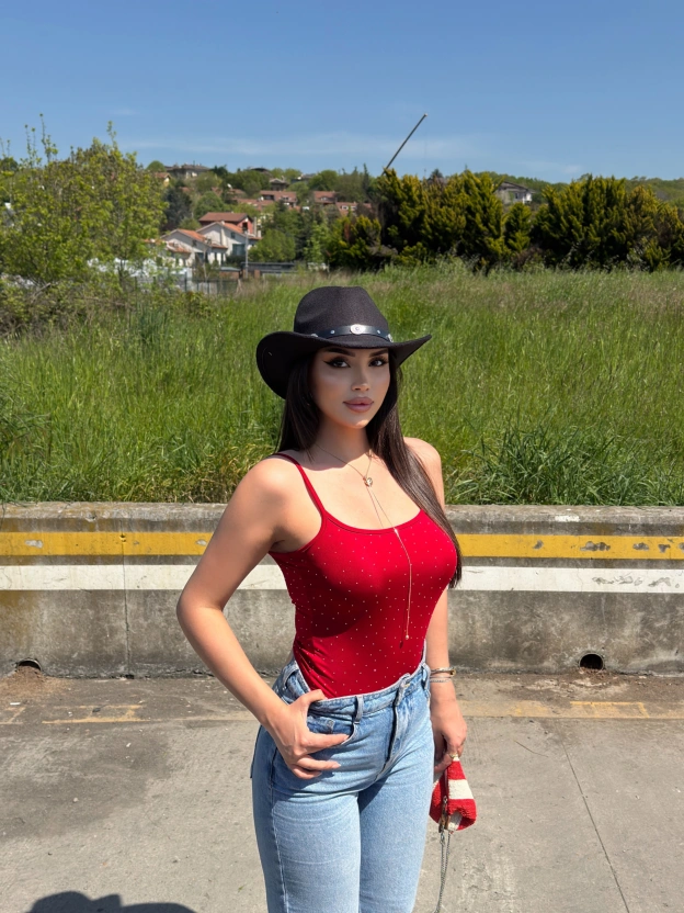 Kırmızı Taşlı ip Askılı Bodysuit