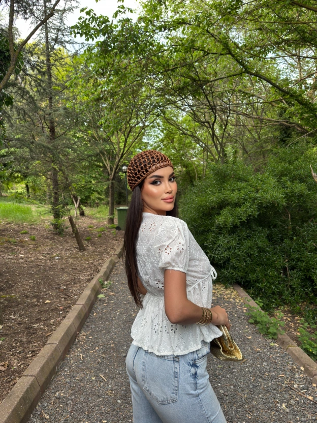 Beyaz Bağlamalı Brode Bluz