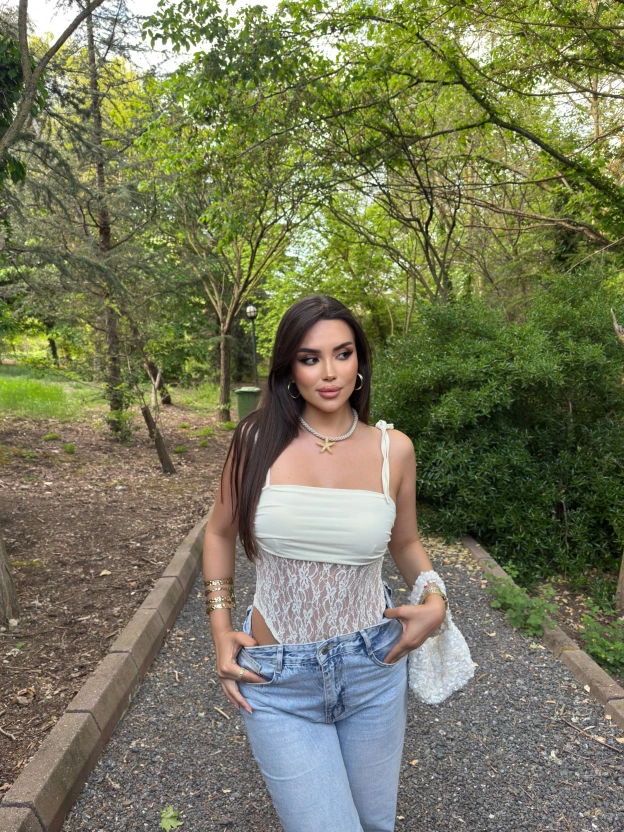 Sarı Güpür Detay Bodysuit