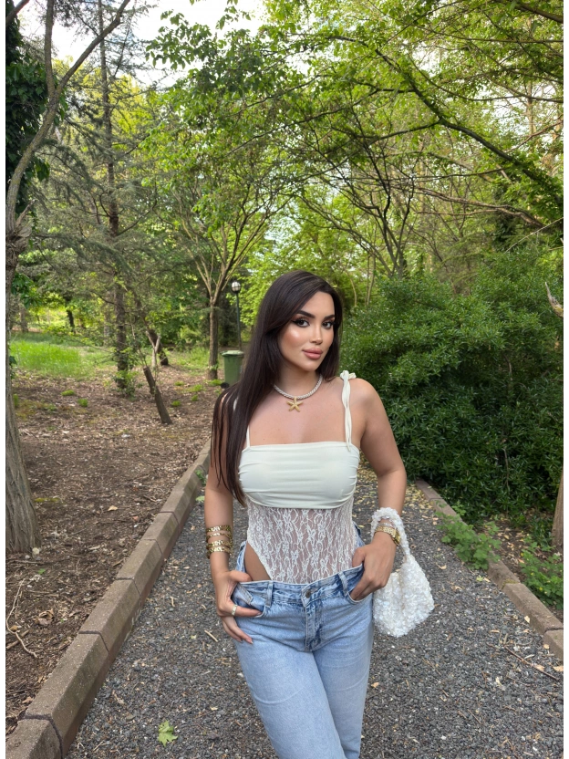 Sarı Güpür Detay Bodysuit