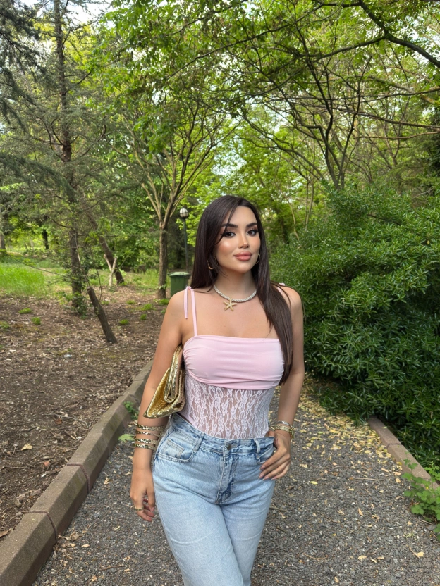 Pembe Güpür Detay Bodysuit