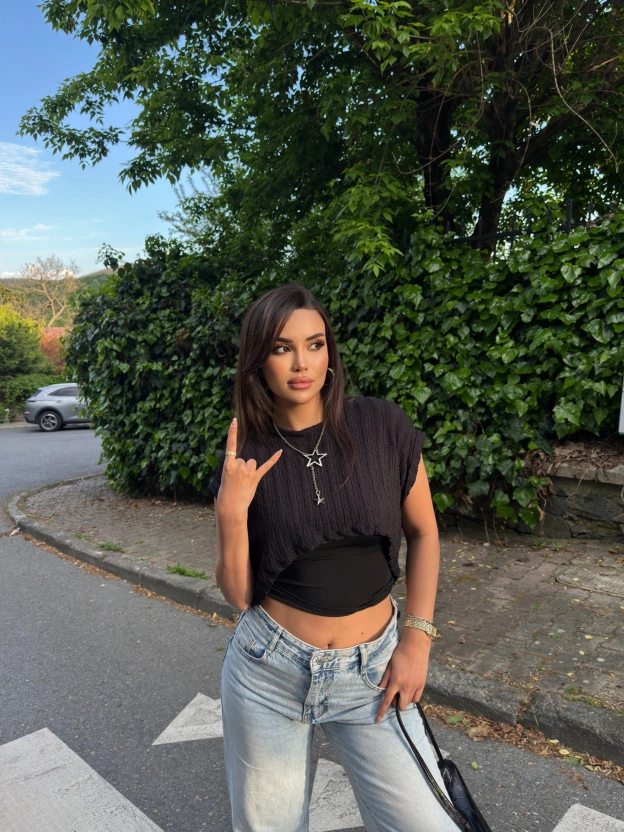 Siyah Kolyeli Üçlü Bürümcük Crop