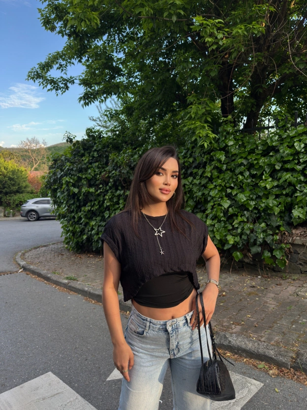 Siyah Kolyeli Üçlü Bürümcük Crop