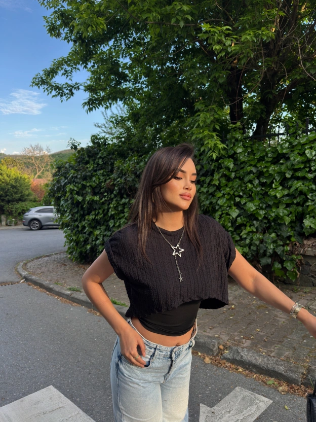 Siyah Kolyeli Üçlü Bürümcük Crop