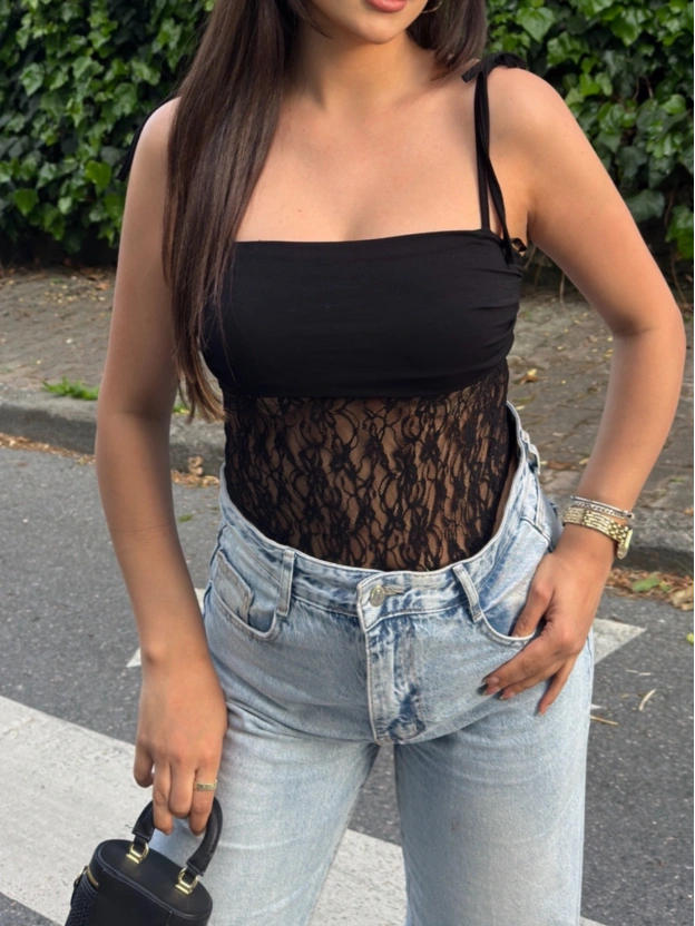 Siyah Güpür Detay Bodysuit