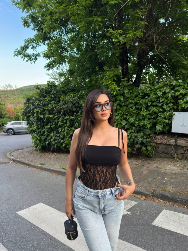 Siyah Güpür Detay Bodysuit