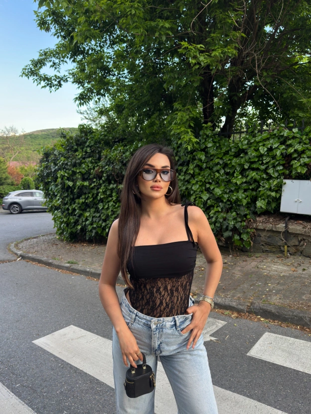 Siyah Güpür Detay Bodysuit