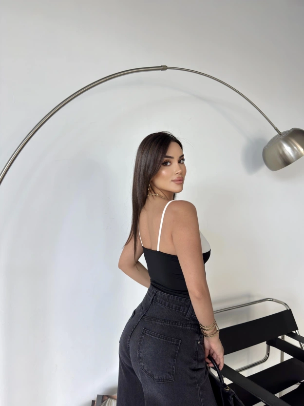 Siyah Çift Renk V Yaka Askılı bluz