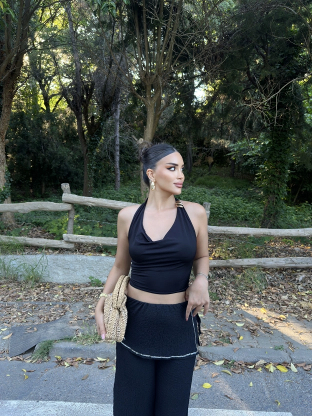 Siyah Tokalı Degaje Yaka Crop