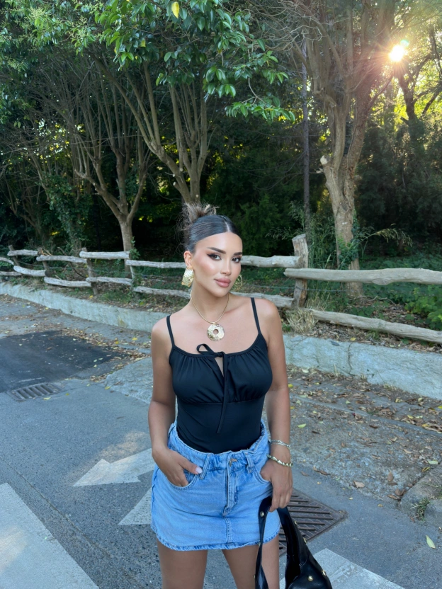 Siyah Fiyonk Detay Bodysuit