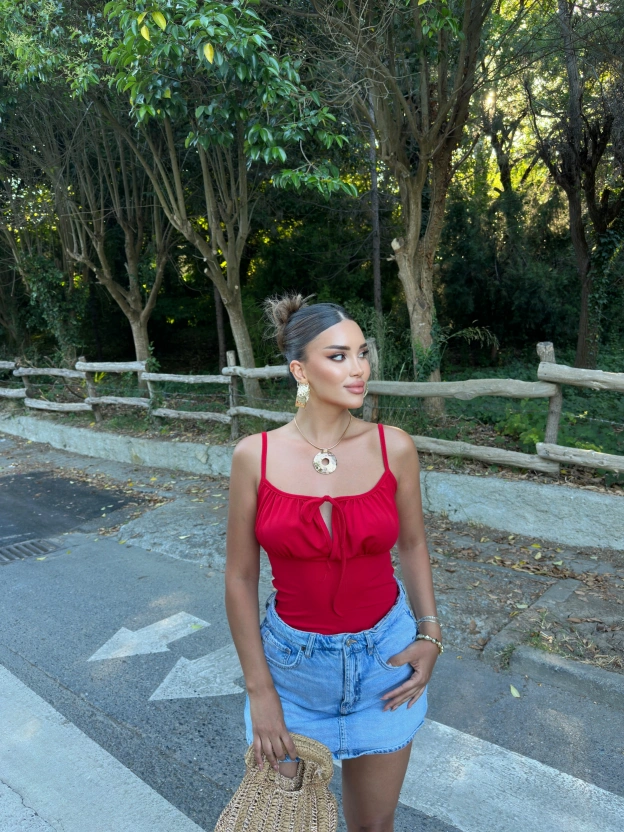 Kırmızı Fiyonk Detay Bodysuit