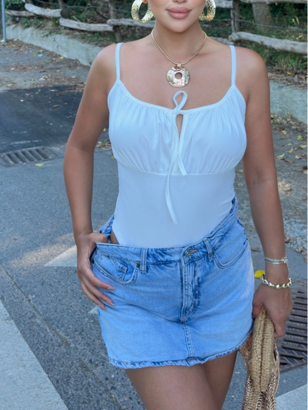 Beyaz Fiyonk Detay Bodysuit