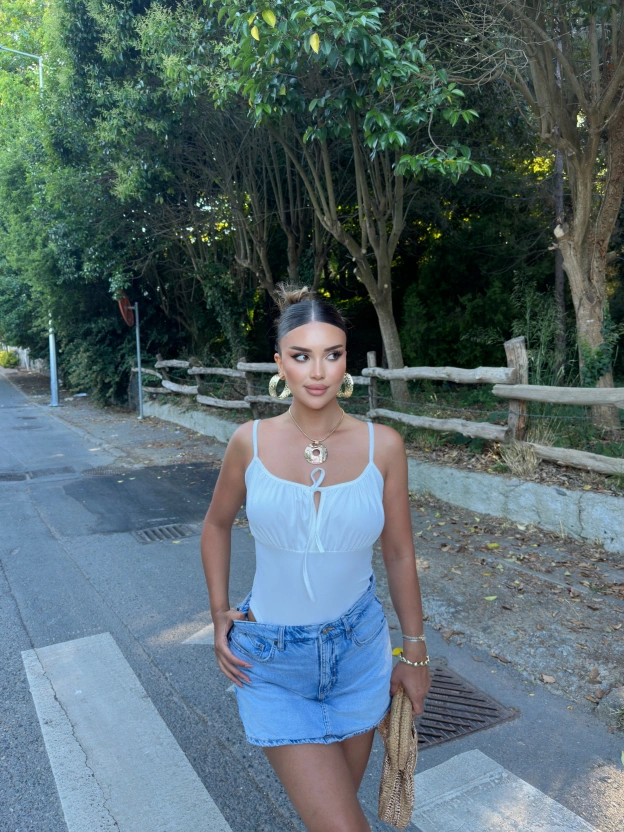 Beyaz Fiyonk Detay Bodysuit