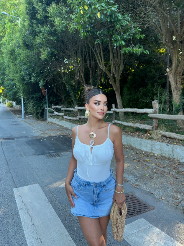 Beyaz Fiyonk Detay Bodysuit