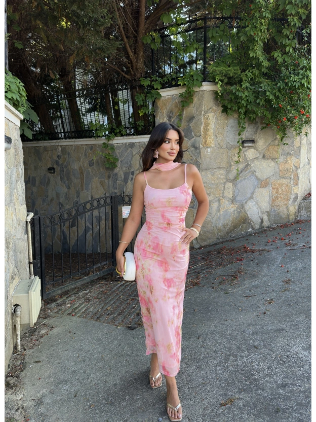 Pembe Tül Detay Batik Fularlı Uzun Elbise