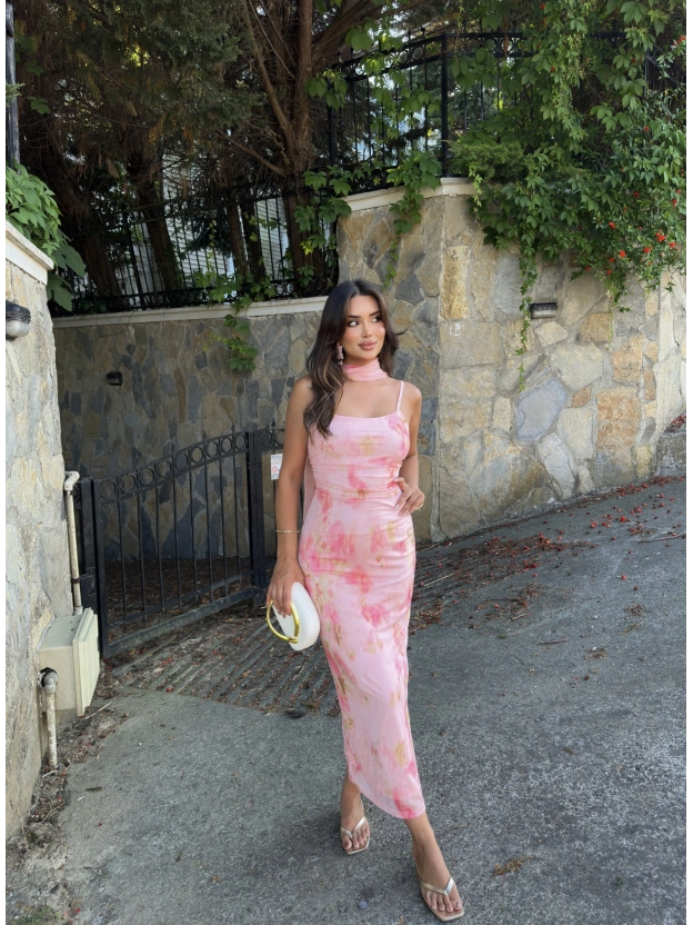 Pembe Tül Detay Batik Fularlı Uzun Elbise