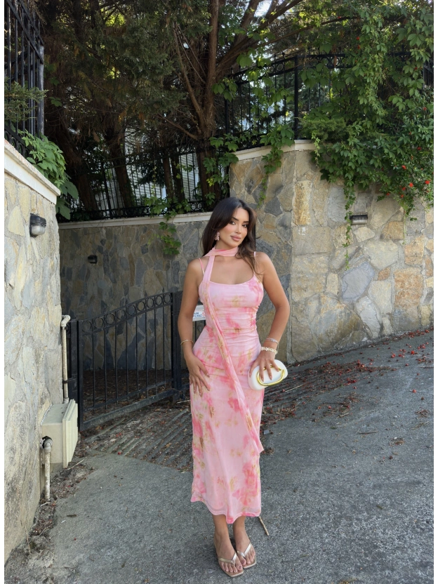 Pembe Tül Detay Batik Fularlı Uzun Elbise