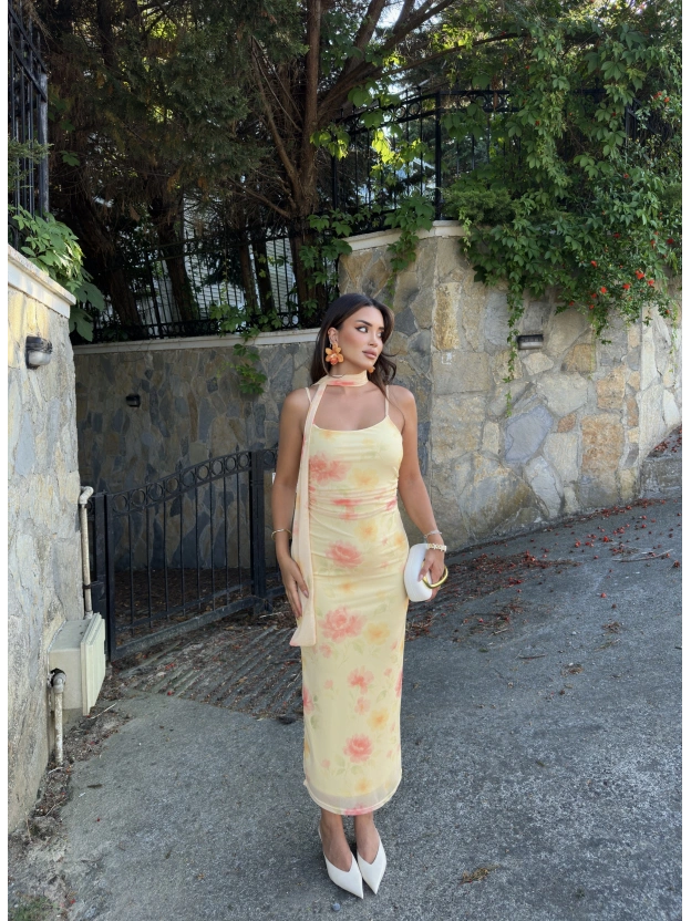 Sarı Tül Detay Batik Fularlı Uzun Elbise