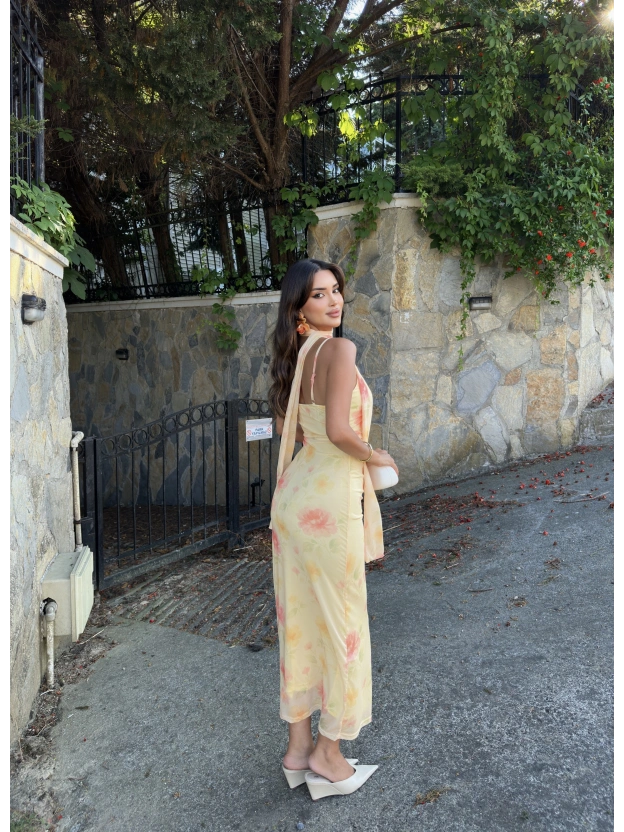 Sarı Tül Detay Batik Fularlı Uzun Elbise