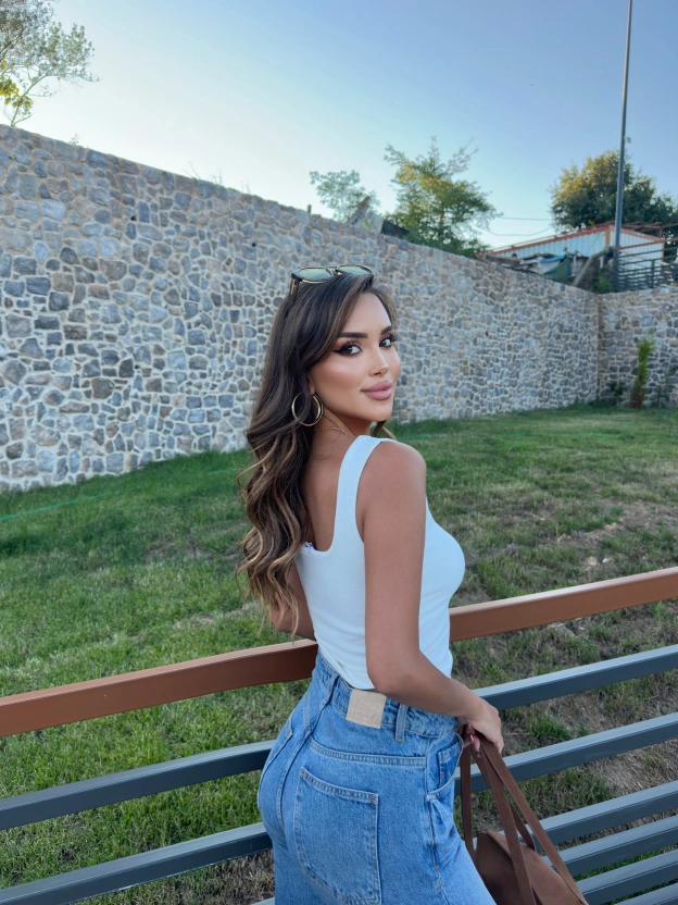 Beyaz Kare Yaka Crop