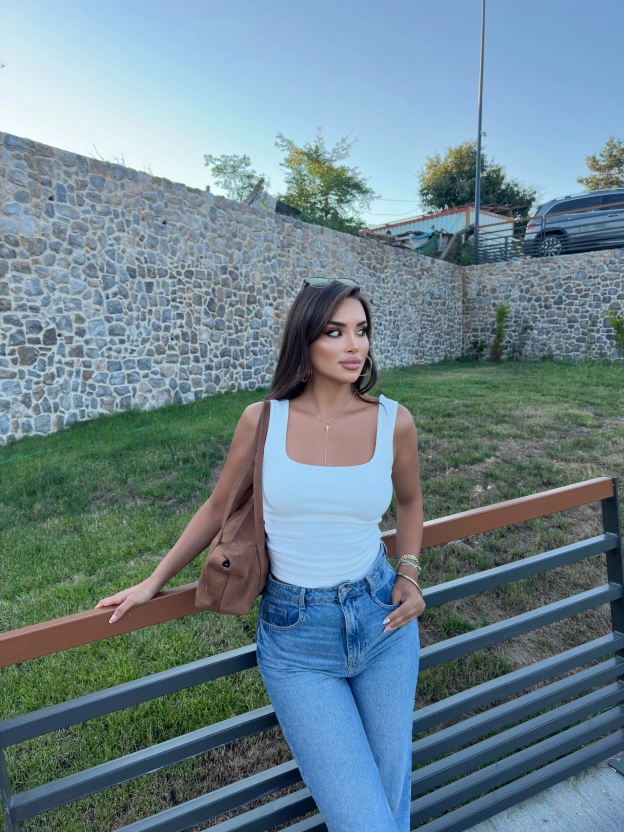 Beyaz Kare Yaka Crop