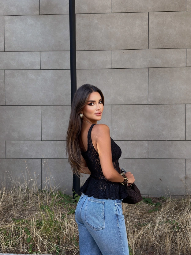 Siyah Fırfırlı Güpür Crop