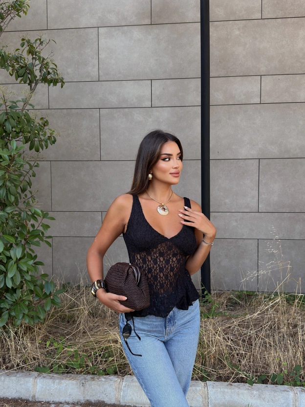 Siyah Fırfırlı Güpür Crop