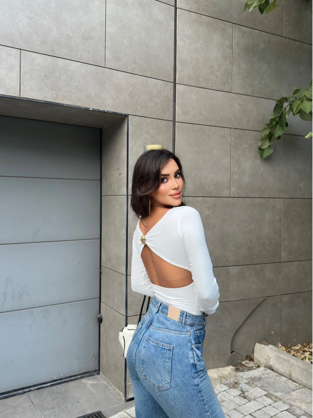 Beyaz Toka Detay Bisiklet Yaka Bodysuit