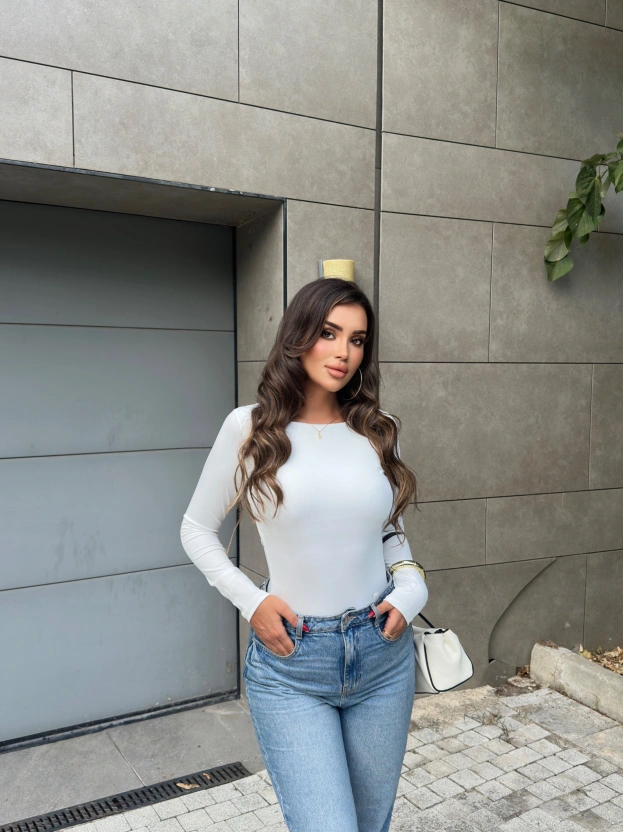 Beyaz Toka Detay Bisiklet Yaka Bodysuit
