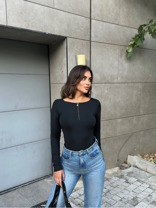Siyah Toka Detay Bisiklet Yaka Bodysuit