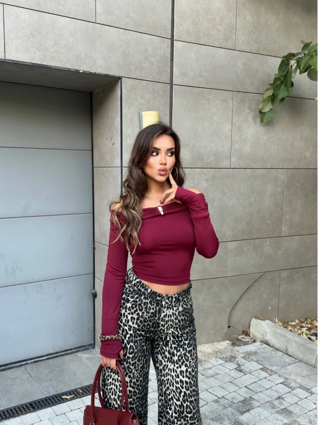 Bordo Madonna Yaka Toka Detay Crop