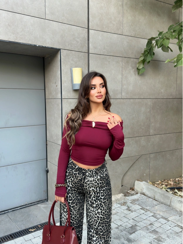 Bordo Madonna Yaka Toka Detay Crop
